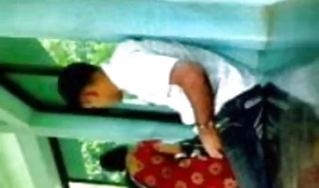 सौतेली कन्या अभी भी उसके सौतेले पिता के सेक्सी मूवी वीडियो में सेक्सी एक सदस्य है