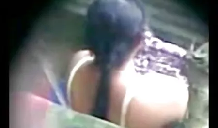 वह हवाई अड्डे पर एक हिंदी में सेक्सी पिक्चर हिंदी में सेक्सी पिक्चर काले प्रेमी से मुलाकात की और उसे शाप दिया.