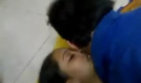 टैटू के साथ गोरा वह एक काले आदमी के साथ बकवास करने के लिए सहमत हुए कि इतनी सेक्सी फिल्म इंग्लिश में वीडियो में भूख लगी है