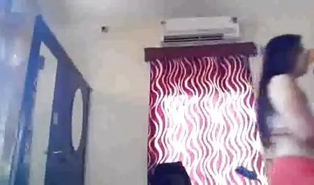 एक व्यस्त चेक सुंदरता सेक्सी पिक्चर हिंदी में इंग्लिश पिक्चर में, चुभ एक कार में सेक्स के कपड़े फैल