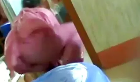 आकर्षक महिला, काले बाल वाली, मूठ मारना, अकेले, खिलौने, सेक्सी फिल्म हिंदी में वीडियो नकली लंड, योनि