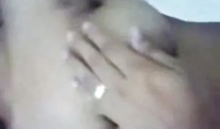 एक हवा गार्ड सदस्य को अपने हिंदी में सेक्सी फिल्म नए मालिक से एक संकीर्ण हैच खींच लिया