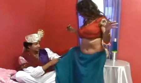 पंप चिकित्सक यौन रोगी की एक पूरी तरह से परीक्षा के लिए हिंदी पिक्चर में सेक्सी अपने लिंग का उपयोग करता है