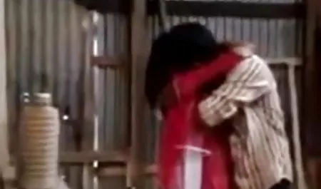 सेक्स खिलौने की सेक्सी फिल्म हिंदी में बीएफ दुकान से कूरियर वितरण और वह पिछवाड़े में ग्राहक फाड़े