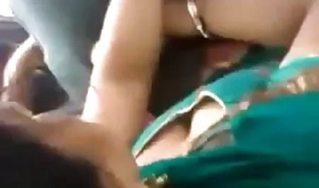 छोटी लड़की हिंदी में सेक्सी बीएफ फिल्म के साथ ताजा हवा में चंदवा के तहत सुंदर सेक्स
