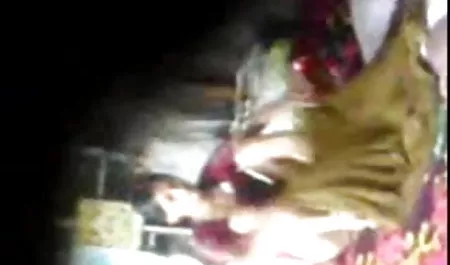 वह तेल के साथ बिकनी में पड़ोसी की बेटी डाला और उसे बकवास करने के लिए किया सेक्सी फिल्म हिंदी में बीएफ था
