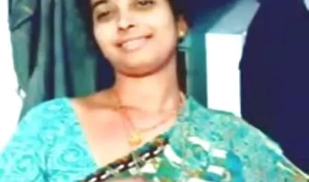 प्रशिक्षण के सेक्सी फिल्म वीडियो में हिंदी में बाद, मालिशिया सोफे पर व्हीटन माल्ट तला हुआ ।