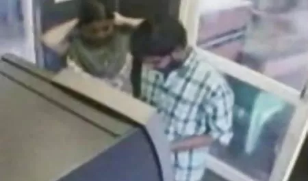 उसकी मेज पर एक अच्छा सेक्सी फिल्म हिंदी में सेक्सी फिल्म हिंदी में सेक्स काम करने के लिए सचिव के लिए धन्यवाद