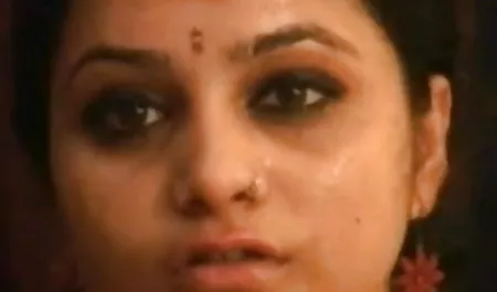 पति सेक्सी फिल्म वीडियो में हिंदी सिर्फ अपनी पत्नी के घर के बाहर कमबख्त छोड़ देता है ।