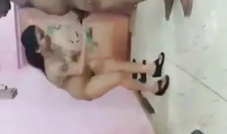 लगभग एक फुटबॉल टीम सेक्सी फिल्म सेक्सी फिल्म वीडियो में एक भूखा लड़की मारा