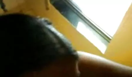 एक पड़ोसी सेक्सी फिल्म वीडियो में दिखाओ के सदस्य से एक श्यामला उसे बिल्ली में हंसमुख हो जाता है