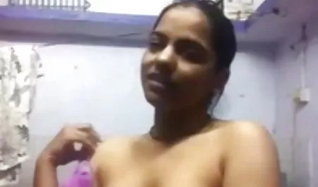 एक प्रिय दोस्त के साथ सप्ताहांत बिताने के बाद, लड़की कामोत्ताप के दर्जनों सेक्सी मूवी वीडियो में सेक्सी प्राप्त