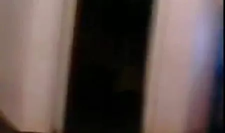 लड़का अपने पड़ोसी को धोखा हिंदी पिक्चर फिल्म सेक्सी हिंदी में दे रही है, जबकि दूसरा कैमरा गोली मारता है