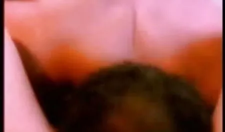 पति अपनी पत्नी को सेक्सी फिल्म दिखाइए वीडियो में उसके प्रेमी के साथ रोशनी कैसे पसंद