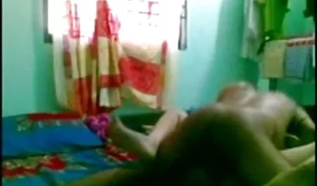 घुंघराले बालों वाली गोरी मालिश द्वारा बहकाया और एक भावुक हिंदी में सेक्सी फिल्म का वीडियो मुर्गा ले लिया