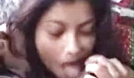 अपने महल सेक्सी फिल्म पिक्चर वीडियो में में लड़कियों के साथ एक कमीने रॉक स्टार