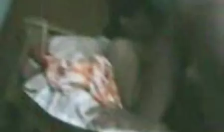 पिटाई की ज़रूरत बेब हो फिल्म सेक्सी हिंदी में रही पास में बिल्ली