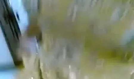 फूहड़ स्तन दोस्त के साथ गंदा लड़की शॉवर में उसकी वीडियो में सेक्सी पिक्चर वीडियो में पत्नी को धोखा देती है ।