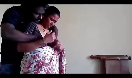 आश्चर्यजनक काले बाल वाली सेक्स के लिए सेक्सी फिल्म सेक्सी फिल्म हिंदी में खेल रहे हैं और घर में फाड़ रहा था