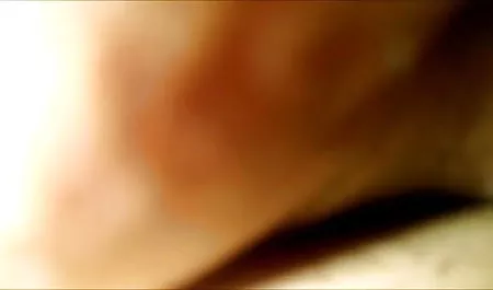 सुनहरे बालों वाली सदस्य पर कूदता है और तेल के साथ उसे गधा हिंदी में हिंदी में सेक्सी फिल्म हिलाता