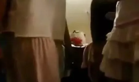 फिर मैंने कहा कि ठीक है और में उसके बूब्स को दबाने लगा और उसके सेक्सी फिल्म दे दे वीडियो में बूब्स को दबाने लगा ..