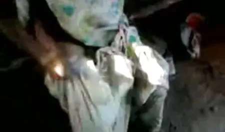 रिश्ते को बनाए रखने के लिए एक श्यामला एक काले आदमी गधा मुद्रित करने के सेक्सी फिल्म वीडियो में लिए अनुमति दी