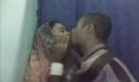 गुदा मद्रासी में सेक्सी फिल्म नंगा नाच के संगठन के लिए प्रदान की जाती हैं कि फुटबॉल पत्नियों गोल करने के लिए पत्नियों