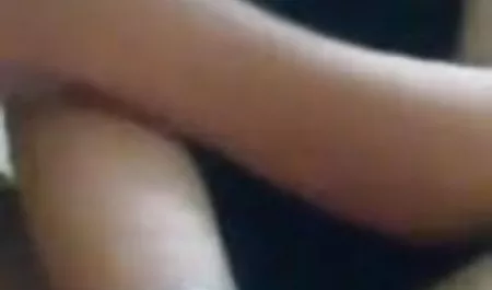 होटल के वीडियो में सेक्सी पिक्चर वीडियो कमरे में एक पुलिस अधिकारी आसानी से एक युवा वेश्या से अलग