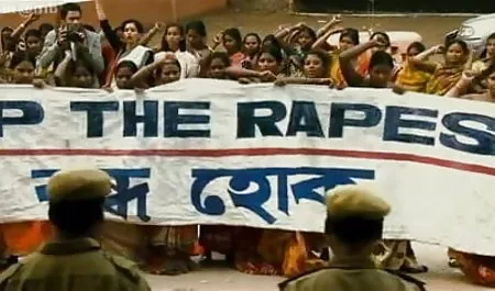 उसके प्रेमी एक कण्ठ में हिंदी पिक्चर फिल्म सेक्सी में उसे गधे द्वारा बहकाया और एक भारी तूफान था