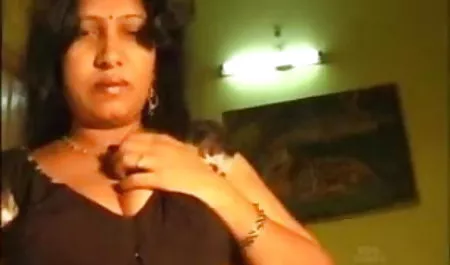 एक काली औरत सेक्सी मूवी हिंदी में उसके मुंह में एक सफेद डिक लेता है