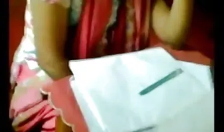 उसकी सौतेली सेक्सी फिल्म सेक्सी फिल्म वीडियो में माँ से चूसा सुपर हीरो पोशाक के साथ गोरा ब्लाउज