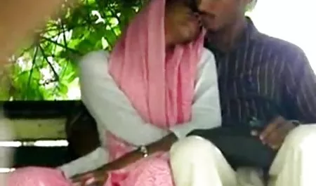 शादी की सालगिरह स्ट्रिपटीज और गुदा सेक्स पर सेक्सी फिल्म दे दे वीडियो में पत्नी को बधाई