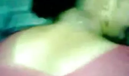 दो तेजस्वी बच्चों को गहरी किनारों और जीभ के साथ सेक्स सेक्स सेक्स फिल्म वीडियो में एक आदमी को आराम