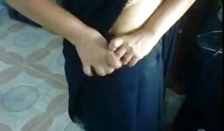 एक अमीर काले आदमी हिंदी में सेक्सी मूवी वीडियो में व्हिस्की पीता है और एक महान रात भी आनंद मिलता है