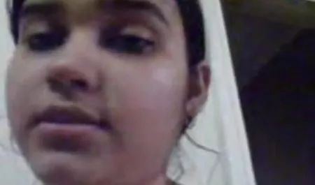 गुलेल सफेद जोड़ी और हिंदी पिक्चर फिल्म सेक्सी में काली पत्नी के त्रिगुट के बीच