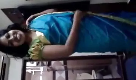 एक गोदाम में एक चंचल लड़की एक वयस्क आदमी को धोखा दिया है हिंदी में सेक्सी बीएफ मूवी और उसे कैंसर दिया है