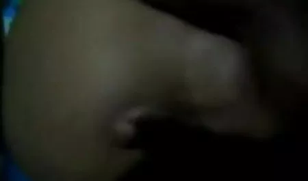 समूह बेडरूम में प्रकाश सेक्स के निरीक्षण का आयोजन सेक्सी फिल्म भेजो वीडियो में किया