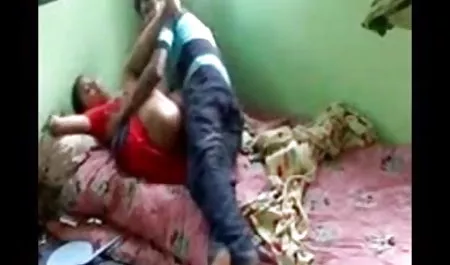 भाग्यशाली आदमी प्रेमी और मुंडा टोपी में उसकी प्रेमिका कमबख्त सेक्सी फिल्म हिंदी में वीडियो में