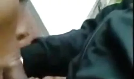 पैसे के लिए वेट्रेस एक लचीला सीने से हिंदी में सेक्सी मूवी फिल्म पता चला है और खाली बार में वैन ले लिया