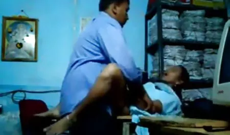 चीनी महिला वेबकैम पर हिंदी में सेक्सी फिल्म हस्तमैथुन और उसे एक प्रशंसक दे दिया