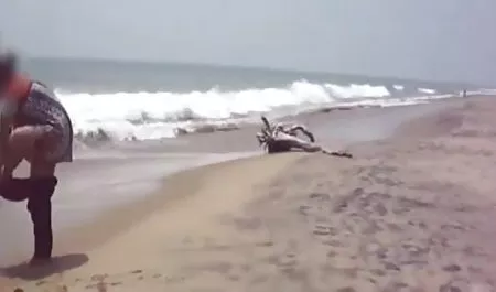 चश्मे के साथ एक पुराने छात्र एक दोस्त हिंदी में सेक्सी फिल्म दिखाओ के लिए एक गहरी जीभ और एक दिया फ्रेम फेंकने वाला दिया