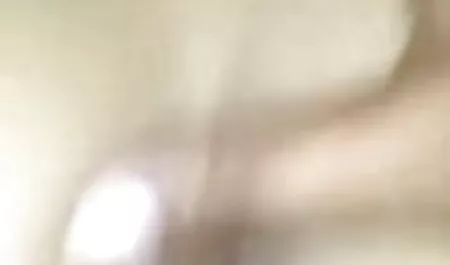 एक सेक्सी श्यामला सेक्सी फिल्म दिखाओ हिंदी में थकान के लिए एक पेशी दोस्त खो देता है