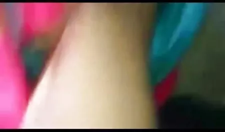 हूकर बिस्तर में masturbates dildo के हिंदी में सेक्सी फिल्म दिखाइए साथ