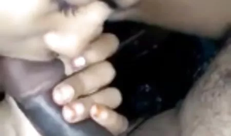 सौतेली माँ को शांत करने के लिए, बॉलीवुड सेक्सी फिल्म हिंदी में उसकी कुतिया बेटी अपने बेटे के लिंग के तहत रखना