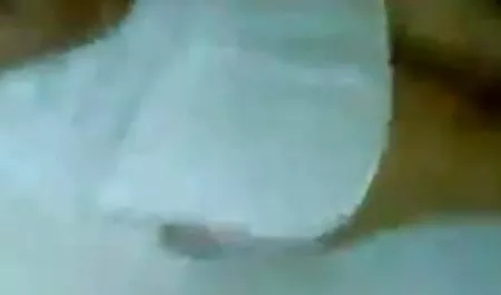 तंग जगह बढ़ाकर और गुदा क्रीम के लिए तैयार सेक्सी वीडियो हिंदी में मूवी खिलौना के साथ