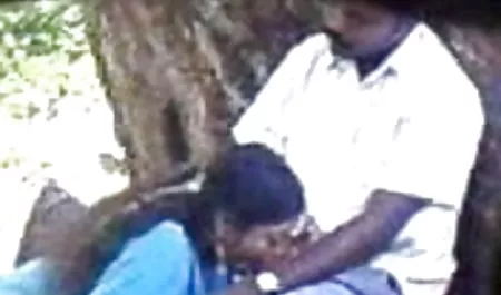 उसका सबसे अच्छा दोस्त के साथ एक सेक्सी पिक्चर वीडियो में दिखाइए सेक्सी पत्नी उसे एक लंपट त्रिगुट युगल देता है