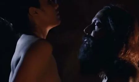 नियत वीडियो में सेक्सी पिक्चर वीडियो समय पर, ड्राइवर एक भावुक काली औरत की खिड़की से बाहर देखा