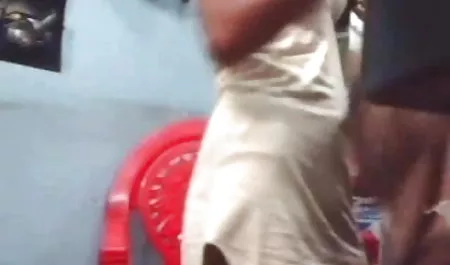 वह अपने पति से भाग गया और उसके साथ यौन संबंध के लिए एक हिंदी में हिंदी में सेक्सी फिल्म नाव के साथ प्यार में गिर गई
