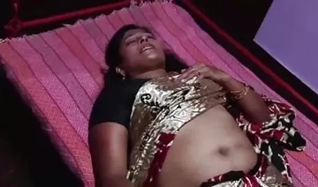 वह सुंदर बिस्तर पहनी थी और अखबार पढ़ने से मेरे पति फाड़े हिंदी में सेक्सी मूवी वीडियो में