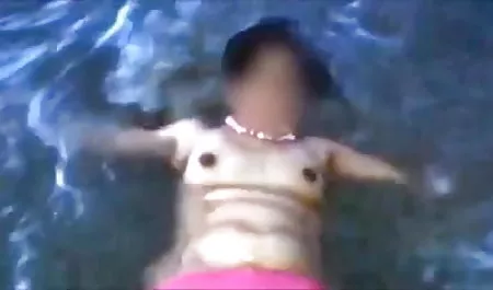 व्यापारी लगभग अपने हाथों से एक प्रेमी क्लीनड सेक्सी सेक्सी हिंदी में फिल्म बनाता है